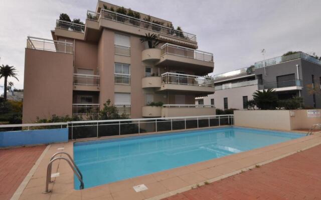 Gorgeous one-bedroom apartment with terrace and sea view