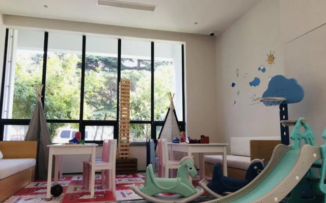 O. LIVE Social Shanghai Xinzhuang Subway Station