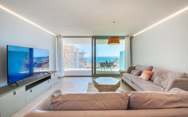 Unique 2 bedroom unit with pool near beach