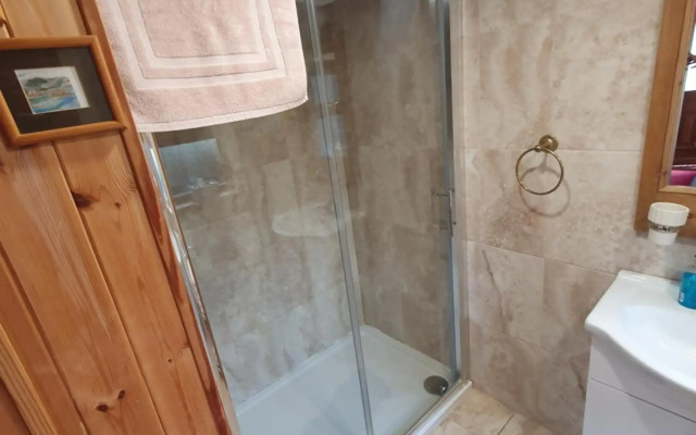 Cosy Countryside Log Cabin