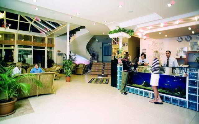 Mesut Hotel Family