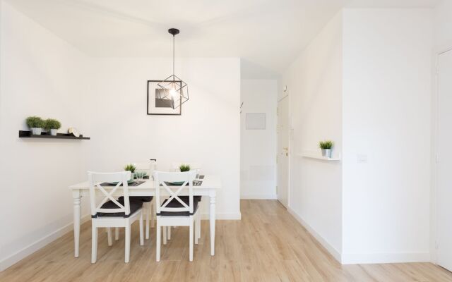 HomeLike Moderm Center Apartment