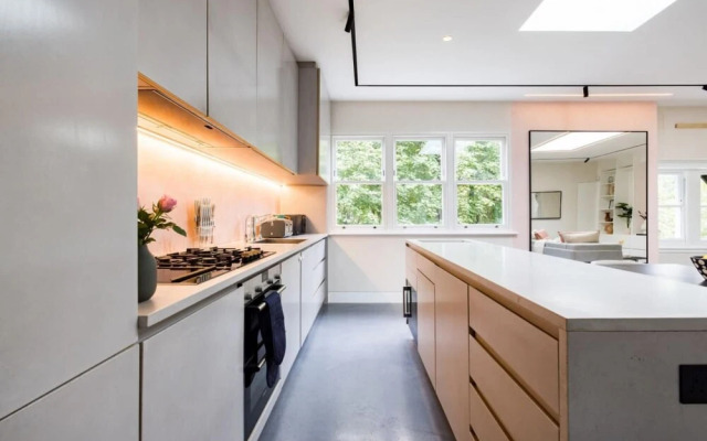 The Camden Arms - Bright and Charming 2bdr Flat