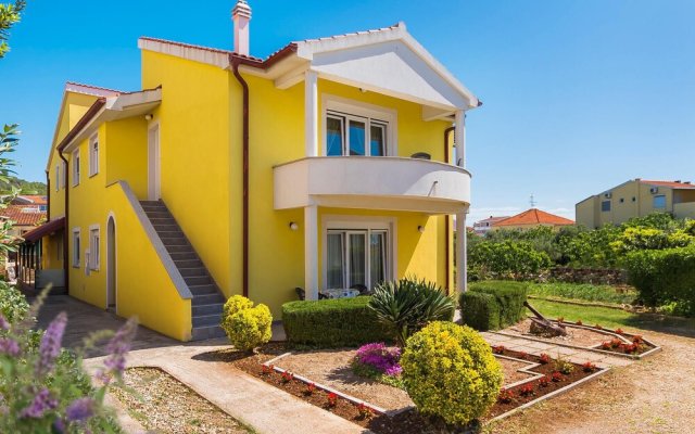 Amazing Home in Tribunj With Wifi and 4 Bedrooms