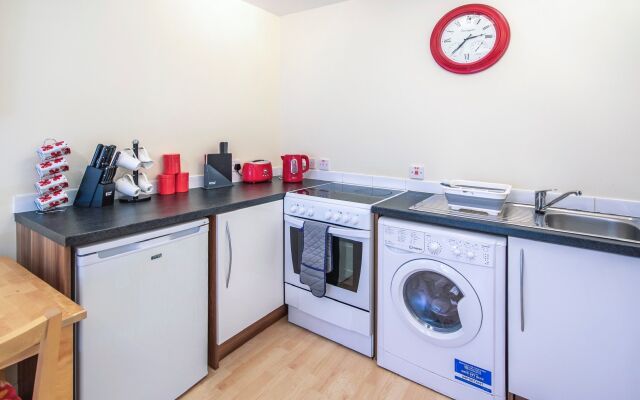 8 Varis Apartments