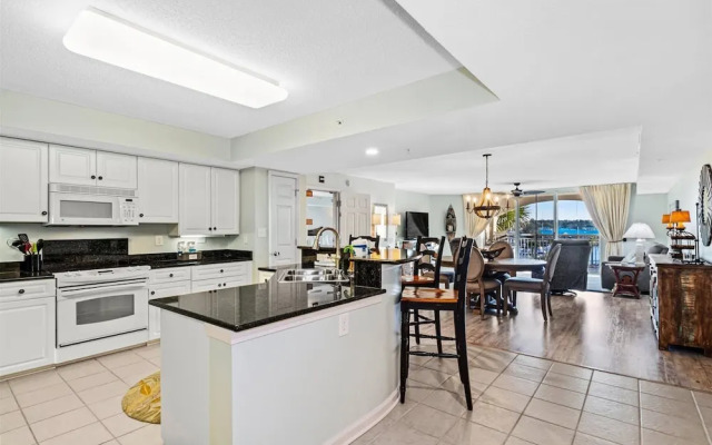 Yacht Club Villas