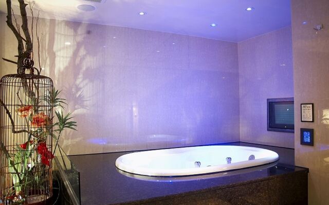 SLV Business Hotel