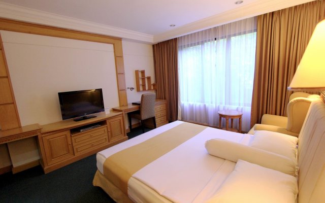 Harmoni Suites Hotel