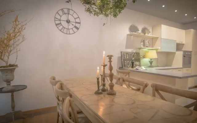 Breathtaking 4BD Apt 5min Walk to Duomo