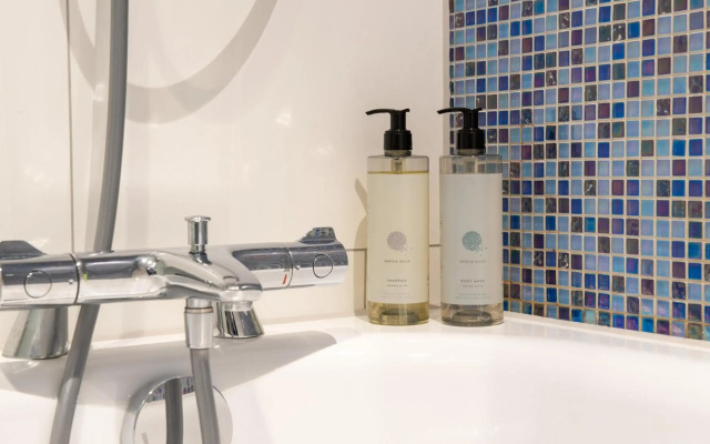 Holiday Inn Edinburgh by IHG
