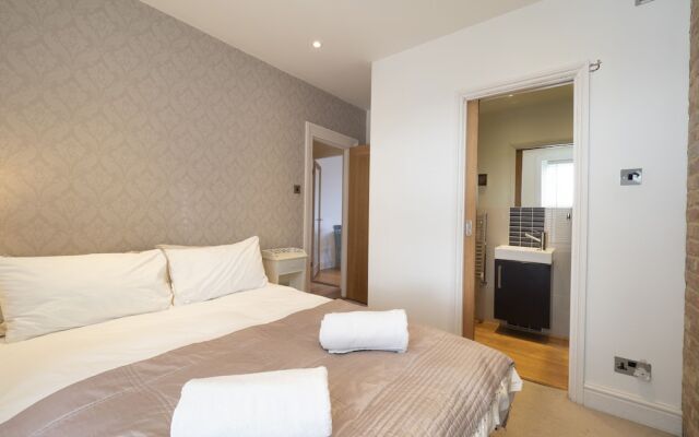 Sail Away - 2-Bed Apartment by the Beach