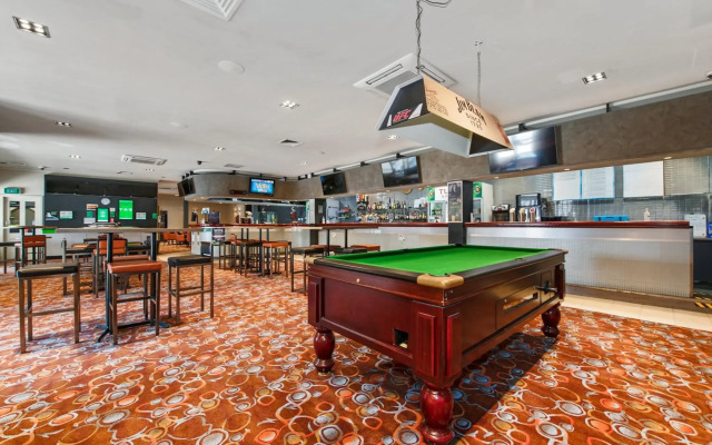 Olde Tudor Hotel