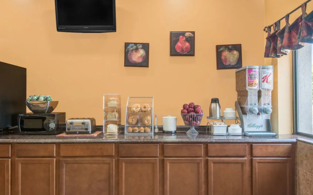 Super 8 by Wyndham Cleveland