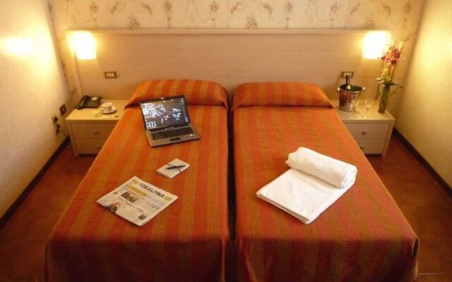 Hotel Montecarlo 3 Stelle