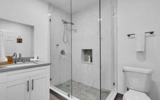 Modern & Cozy 5BD House in Buenavista