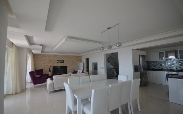 Villa Whispering Palms