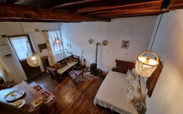 "skopelos- Iris - Your Traditional Home"
