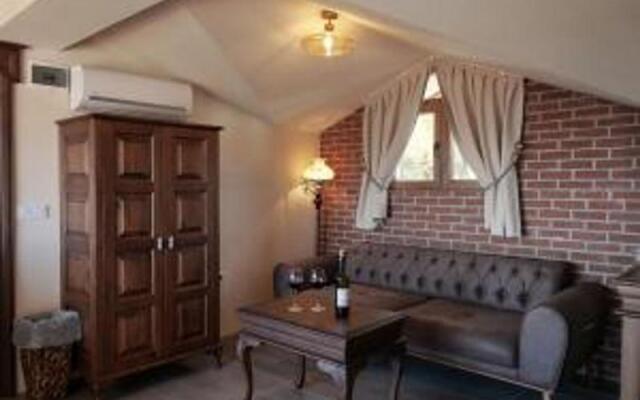 Cunda Tas Konak Otel