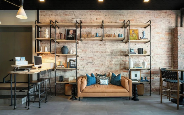 Moxy Columbia Downtown