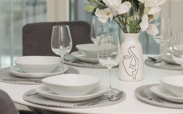 Warsaw Domaniewska by Renters Prestige