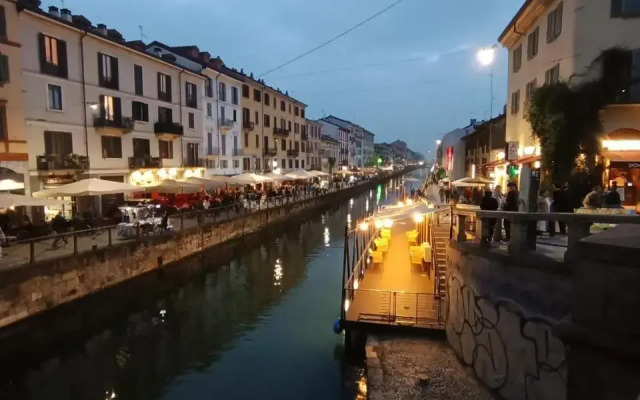 Unique 4 Storey House on Naviglio 4Bd, 4Bt