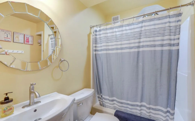 < 1/2 Mi to Boardwalk: Roomy Wildwood Retreat!