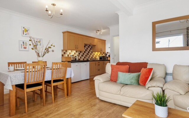 St Helens Apartment 2 - Short Walk to Beach