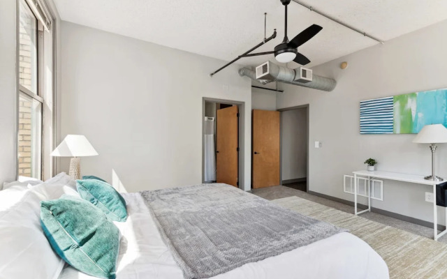 Spacious 2BR Downtown Retreat