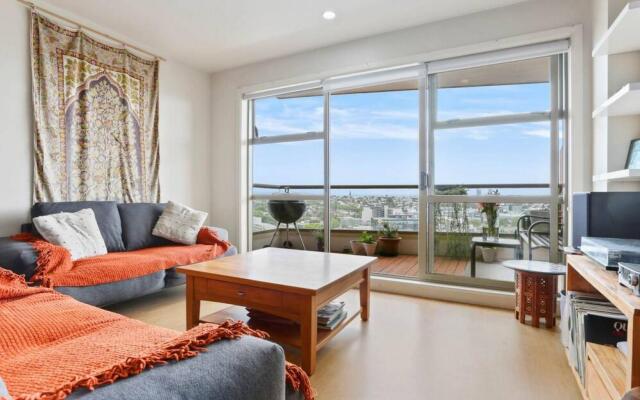 Central and stylish apartment with city views