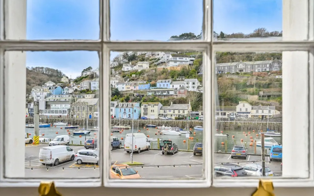 Harbourside Apartment in the Centre of Looe