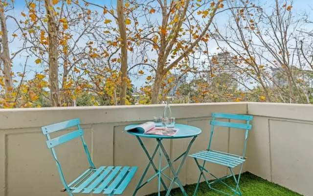 Spacious St Kilda Escape - Parking and City Views