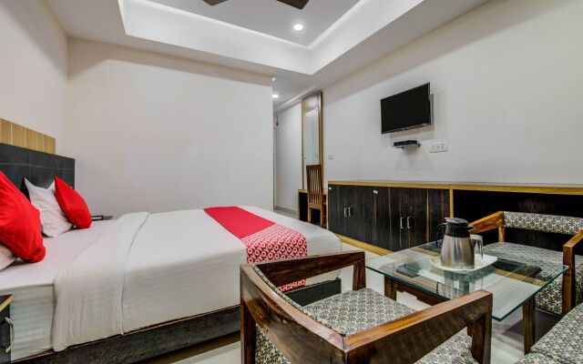OYO 18542 Petals Inn