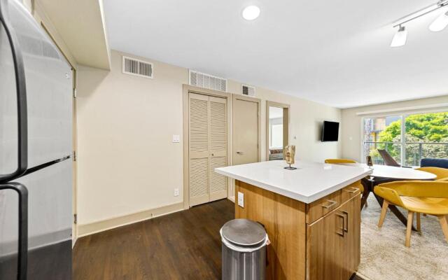 Beautiful Beachside Apartment With Marina View