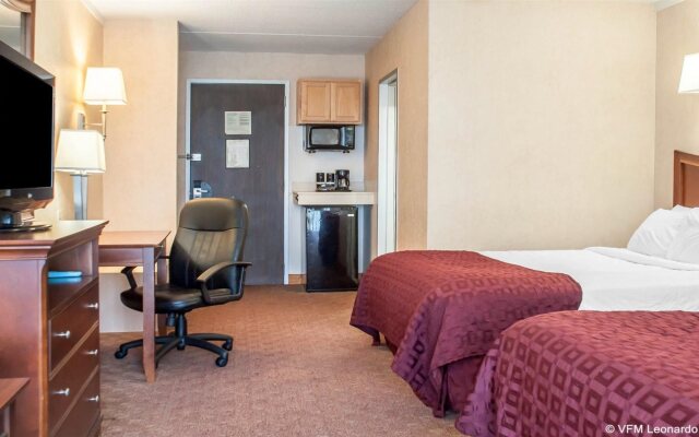 Clarion Hotel Buffalo Airport