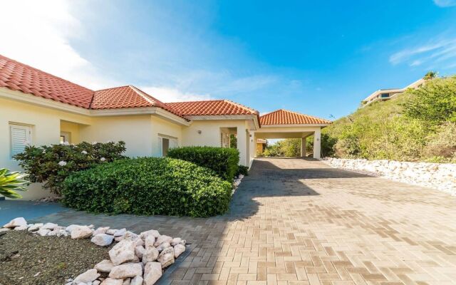 Spacious, Bright Villa - Spectacular Ocean View