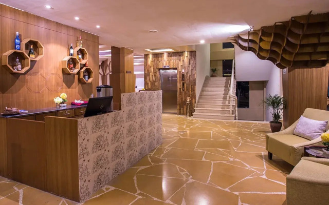 Teeka's Holiday Inn