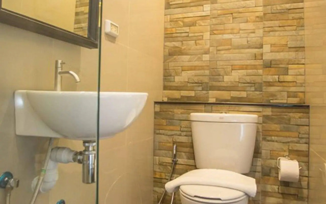 The Arak Bed Bar and Hostel