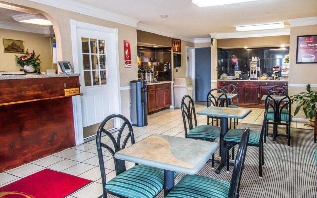 Econo Lodge Richmond Hill