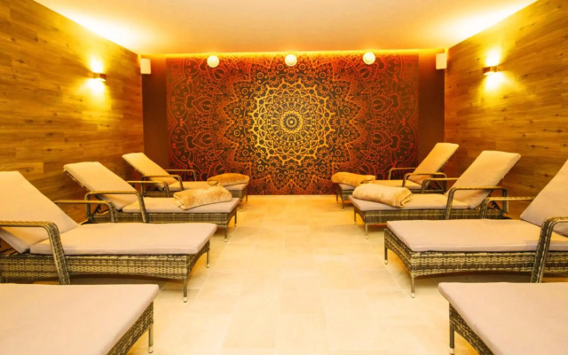 Lazensky Hotel Pyramida I