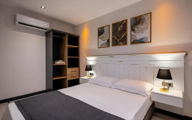 Eluxio Suite Hotel