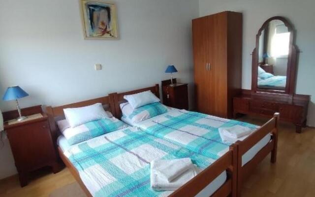 Antonija - jacuzzi and fitness - A4(2+2)