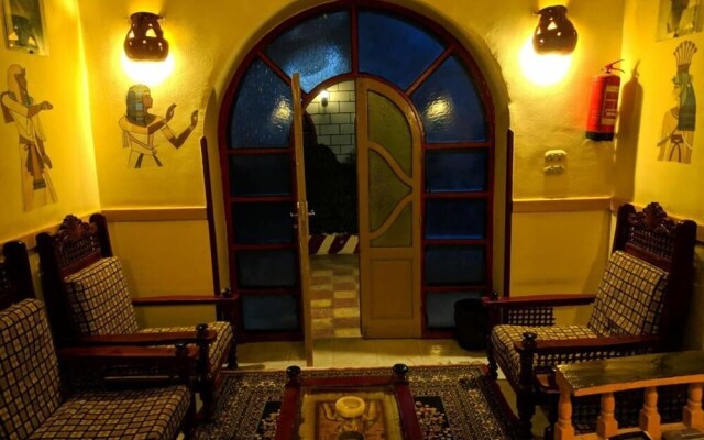 Elphardous Hotel