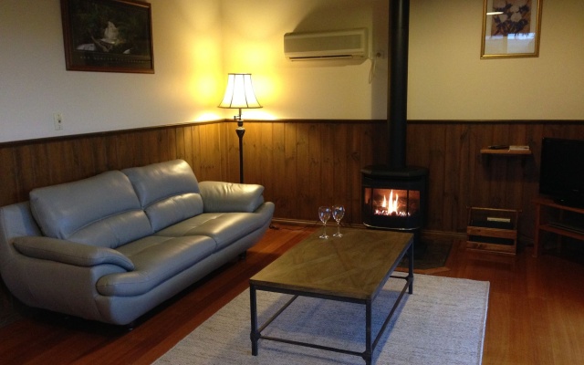 Daysy Hill Country Cottages – Guest Rooms – Port Campbell