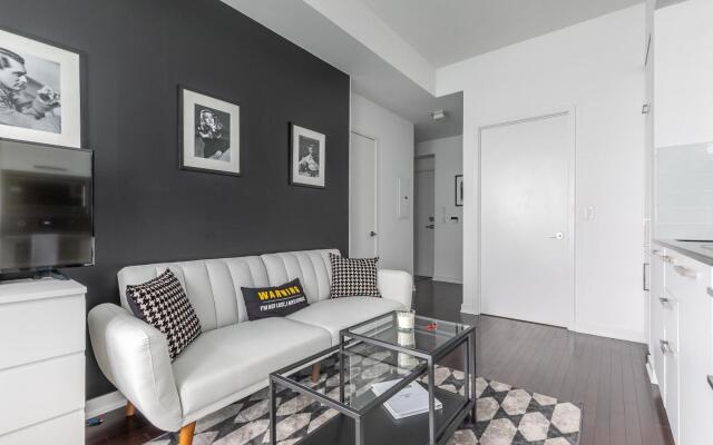 Retro Hollywood 37 Floor Studio in Downtown