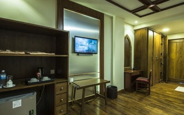 Famous Hotel Bagan 2