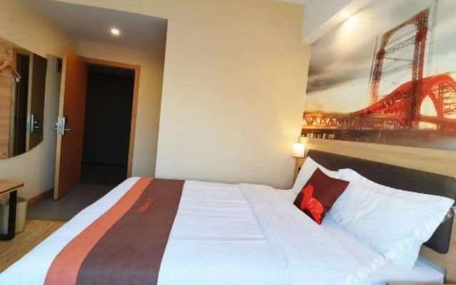 Junyi Chain Hotel (Ningbo Beilun Cinema)