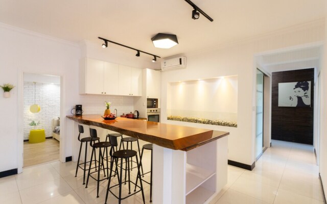 StarHome West Nanjing Road Branch