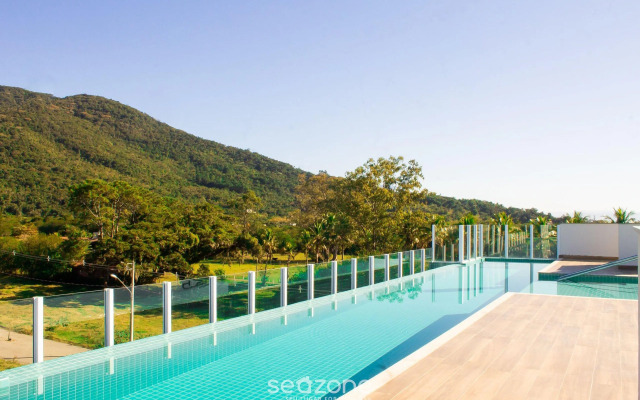 Apto moderno com piscina e churrasqueira CRR201