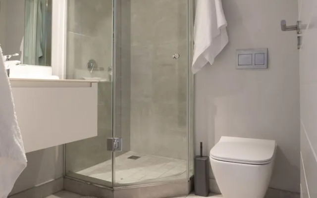 16 On Bree Unit 1713