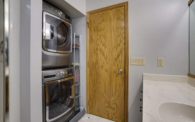 Sporty Blaine Home w/ Games ~ 2 Mi to Super Rink!